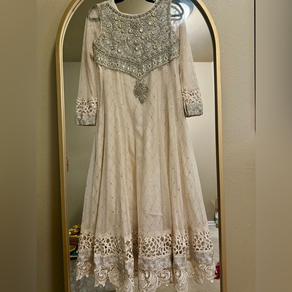 Mina Hasan Outfit - Picture 3 of 6